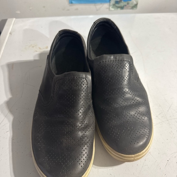 Ecco Black Leather Slip-On Flats - Picture 1 of 2